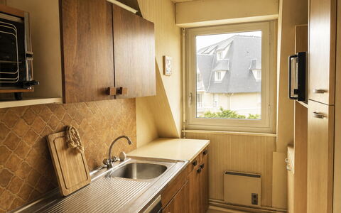 Les Guillemots: Wood, Kitchen, Kitchen Sink, Countertop, Sink, Cabinetry, Brown, Plumbing Fixture, Tap, Plumbing