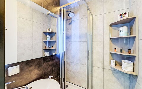 Résidence de la Mer: Interior Design, Plumbing Fixture, Flooring, Bathroom, Floor, Plumbing, Room, Tap, Sink, Ceiling