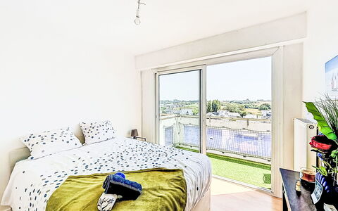 Résidence de la Mer: Apartment, Interior Design, Bedroom, Bed, Home, Bed Sheet, Furniture, Room, Bedding, Linens