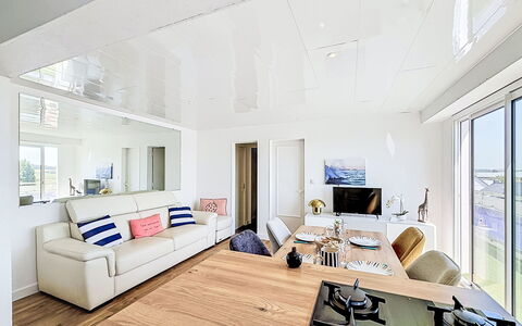 Résidence de la Mer: Furniture, Interior Design, Flooring, Floor, Couch, Ceiling, Wood, Room, Living Room, Table