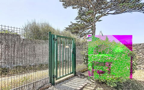 Résidence de la Mer: Shrub, Land Lot, Garden, Spring, Landscaping, Fence, Gate, Lawn, Yard, Home Fencing