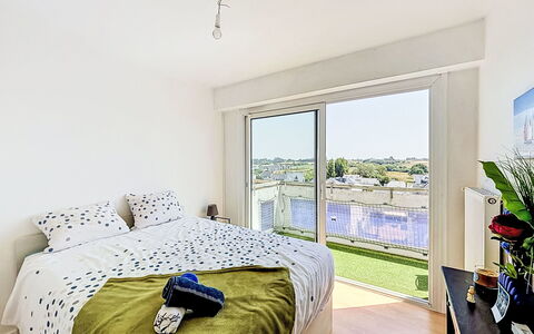 Résidence de la Mer: Apartment, Interior Design, Home, Bed, Room, Bedroom, Bed Sheet, Bedding, Linens, Hotel