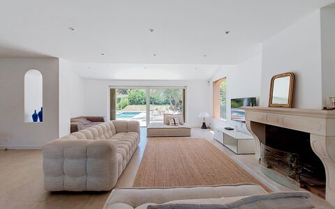 La Villa Nana: Furniture, Interior Design, Apartment, Floor, Flooring, Table, Chair, Living Room, Room, Home