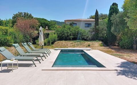 La Villa Nana: Furniture, Interior Design, Apartment, Floor, Flooring, Table, Chair, Living Room, Room, Home
