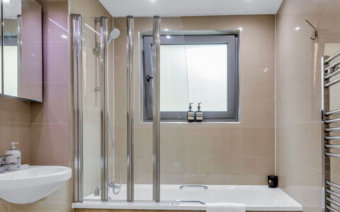 Hoxton 310: Bathroom, Interior Design, Plumbing Fixture, Flooring, Floor, Bathtub, Plumbing, Tap, Sink, Tile