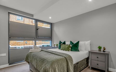 Hoxton 310: Interior Design, Flooring, Ceiling, Floor, Furniture, Bed, Room, Bed Sheet, Bedding, Bedroom