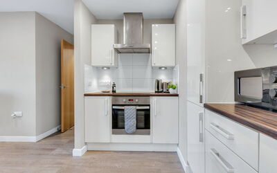 Accommodation:&nbsp;Hoxton Residence 310.3