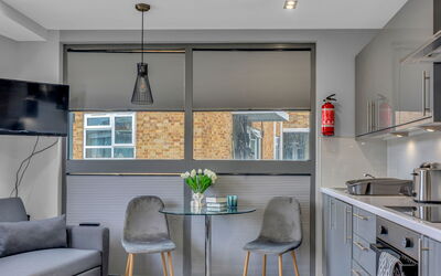 Accommodation:&nbsp;Hoxton Residence 310.2