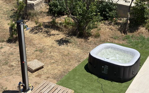 Villa la Vigne: Backyard, Garden, Lawn, Yard, Landscaping, Outdoor Structure, Jacuzzi, Patio, Houseplant