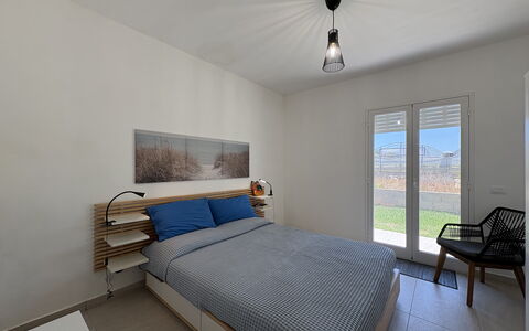 Villa la Vigne: Wall, Bedroom, Interior Design, Flooring, Floor, Bed, Wood, Furniture, Ceiling, Home