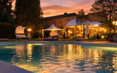 Relais Villa Mirandola: Night, Swimming Pool, Estate, Hacienda, Resort, Garden, Landscape Lighting, Dusk, Midnight, Landscaping
