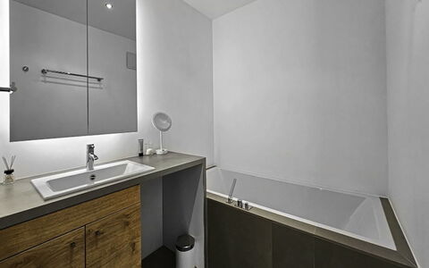 Weidach 10 Top 6: Flooring, Wall, Plumbing Fixture, Bathroom, Interior Design, Floor, Tap, Sink, Bathroom Cabinet, Bathroom Sink