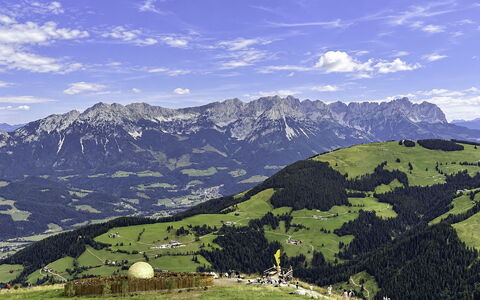 Das Weidach: Sky, Mountainous Landforms, Mountain, Hill, Cloud, Highland, Mountain Range, Hill Station, Landscape, Grassland