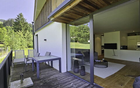 Weidach 10 Top 6: Home, Hardwood, Porch, Balcony, Wood Stain, Plank, Daylighting, Wood Flooring, Eco Hotel