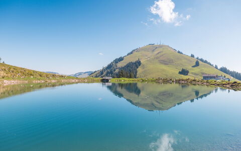 Weidach 10 Top 6: Sky, Blue, Water, Body Of Water, Mountainous Landforms, Natural Landscape, Mountain, Hill, Bank, Highland