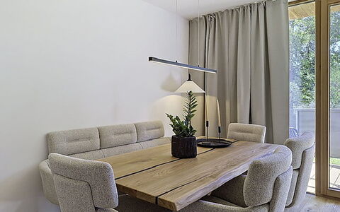 Das Weidach: Furniture, Interior Design, Flooring, Table, Wood, Floor, Chair, Kitchen & Dining Room Table, Room, Dining Room