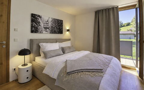 Das Weidach: Furniture, Interior Design, Bed, Room, Flooring, Wall, Bedroom, Floor, Ceiling, Wood