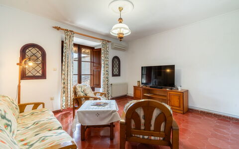 Can Toni: Flooring, Interior Design, Floor, Furniture, Ceiling, Room, Home, Living Room, Carpet, Wood Flooring