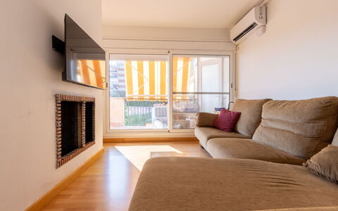 Faro Grande Salou: Flooring, Interior Design, Floor, Wood, Wood Flooring, Room, Apartment, Furniture, Couch, Living Room