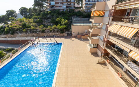 Faro Grande Salou: Residential Area, Apartment, Swimming Pool, Resort, Condominium, Resort Town, Balcony, Hotel, Seaside Resort, Vacation