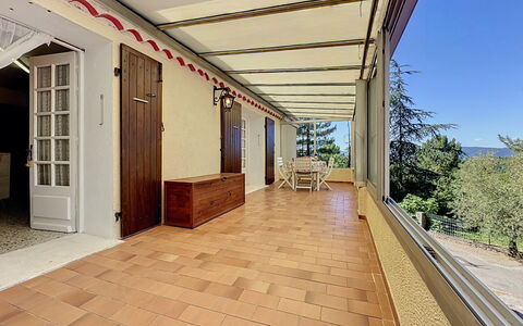 La Bergerie de Portes: Floor, Flooring, Shade, Ceiling, Porch, Eco Hotel, Wood Stain, Hardwood, Balcony, Daylighting