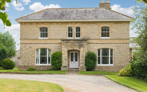Walltree House: Shrub, Home, Estate, Lawn, Cottage, Garden, Farmhouse, Mansion, Brickwork, Villa