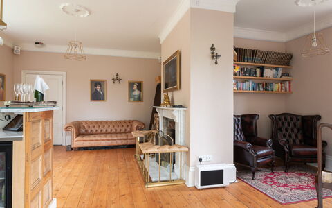 Walltree House