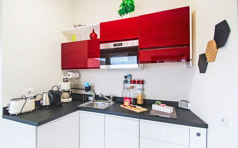 Colazza 100: Kitchen Appliance, Kitchen, Major Appliance, Countertop, Interior Design, Cabinetry, Flooring, Furniture, Home Appliance, Lighting