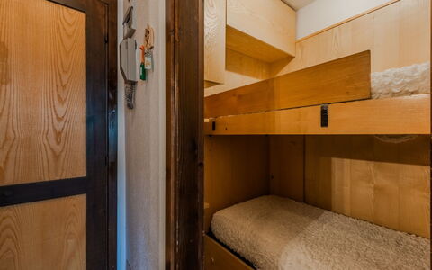 Presanella: Wall, Wood, Floor, Flooring, Brown, Wood Stain, Bedroom, Room, Bed, Bunk Bed