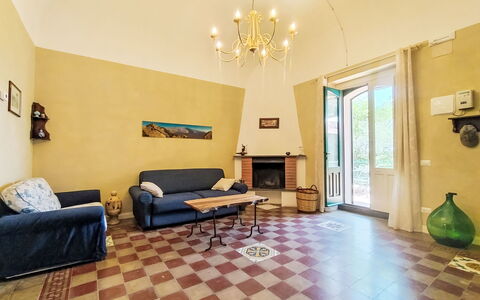 Il Giardino di Lara: Flooring, Interior Design, Floor, Wall, Furniture, Wood, Ceiling, Room, Lighting, Living Room