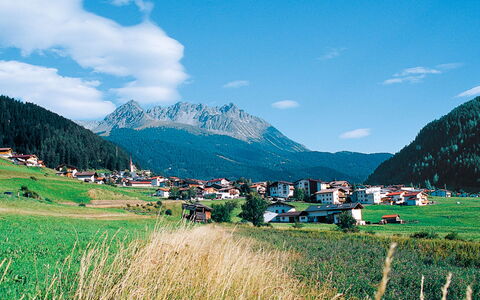 Apartment Bergkristall: Mountainous Landforms, Mountain, Hill, Highland, Landscape, Mountain Range, Grassland, Hill Station, Pasture, Rural Area