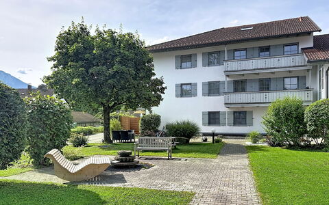 Bergzeit: Grass, Window, Residential Area, Home, House, Shrub, Land Lot, Garden, Groundcover