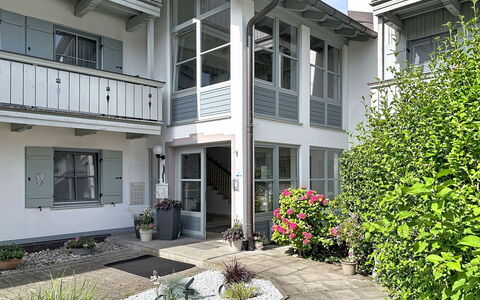 Bergzeit: Residential Area, Shrub, Home, Door, Balcony, Apartment, Estate, Sash Window, Yard, Stairs