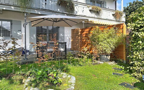 Oberaudorf 300: Shrub, House, Residential Area, Home, Garden, Shade, Yard, Courtyard, Flowerpot