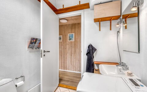Clea - 250M to the Fjord: Flooring, Wood, Floor, Plumbing Fixture, Interior Design, Plumbing, Tap, Sink, Bathroom, Room