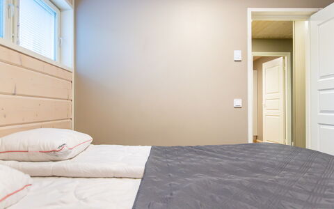 Kuhmoinen 642: Interior Design, Bedroom, Wood, Floor, Flooring, Bed, Ceiling, Room, Bed Sheet, Bedding