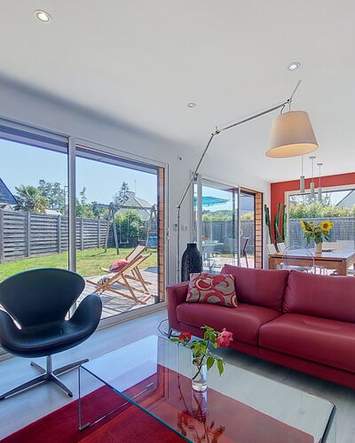 Bois et Lumière: Couch, Furniture, Interior Design, Living Room, Flooring, Floor, Home, Chair, Ceiling