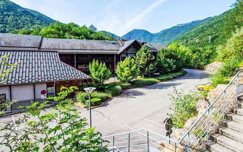 Ax-Les-Thermes 605: Shrub, Garden, Residential Area, Plant Community, Land Lot, Groundcover, Landscaping, Backyard, Yard