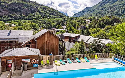 Ax-Les-Thermes 605: Shrub, Garden, Residential Area, Plant Community, Land Lot, Groundcover, Landscaping, Backyard, Yard
