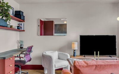 Accommodation:&nbsp;London West Retreat 2 307.2
