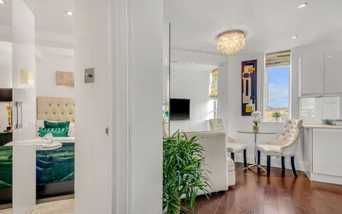 Chelsea Apartment: Shrub, Garden, Residential Area, Plant Community, Land Lot, Groundcover, Landscaping, Backyard, Yard