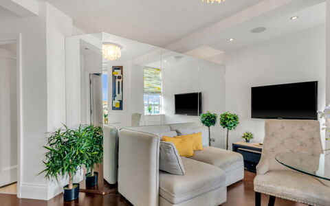 Chelsea Apartment: Shrub, Garden, Residential Area, Plant Community, Land Lot, Groundcover, Landscaping, Backyard, Yard