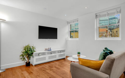 Spitafields Apartment: Shrub, Garden, Residential Area, Plant Community, Land Lot, Groundcover, Landscaping, Backyard, Yard