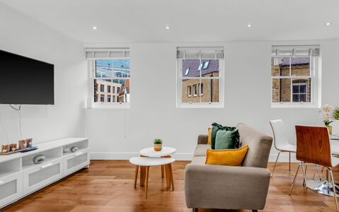 Spitafields Apartment: Shrub, Garden, Residential Area, Plant Community, Land Lot, Groundcover, Landscaping, Backyard, Yard