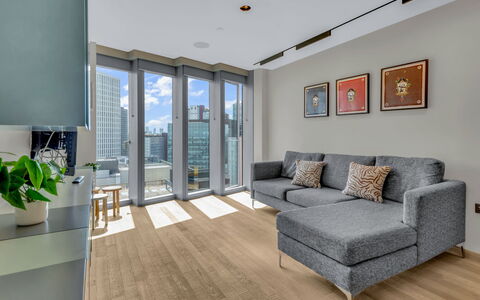 Stratford Loft: Shrub, Garden, Residential Area, Plant Community, Land Lot, Groundcover, Landscaping, Backyard, Yard