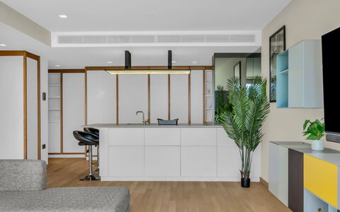 Stratford Loft: Shrub, Garden, Residential Area, Plant Community, Land Lot, Groundcover, Landscaping, Backyard, Yard