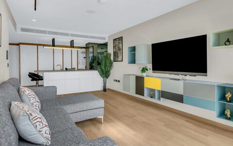 Stratford Loft: Shrub, Garden, Residential Area, Plant Community, Land Lot, Groundcover, Landscaping, Backyard, Yard
