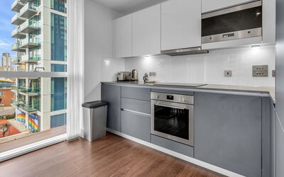 Accommodation:&nbsp;Canary Heights 2Bed 310.2