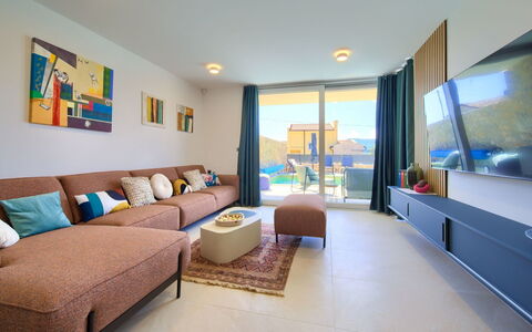 Art Villa Sansa: Shrub, Garden, Residential Area, Plant Community, Land Lot, Groundcover, Landscaping, Backyard, Yard