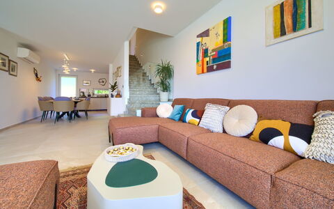 Art Villa Sansa: Shrub, Garden, Residential Area, Plant Community, Land Lot, Groundcover, Landscaping, Backyard, Yard